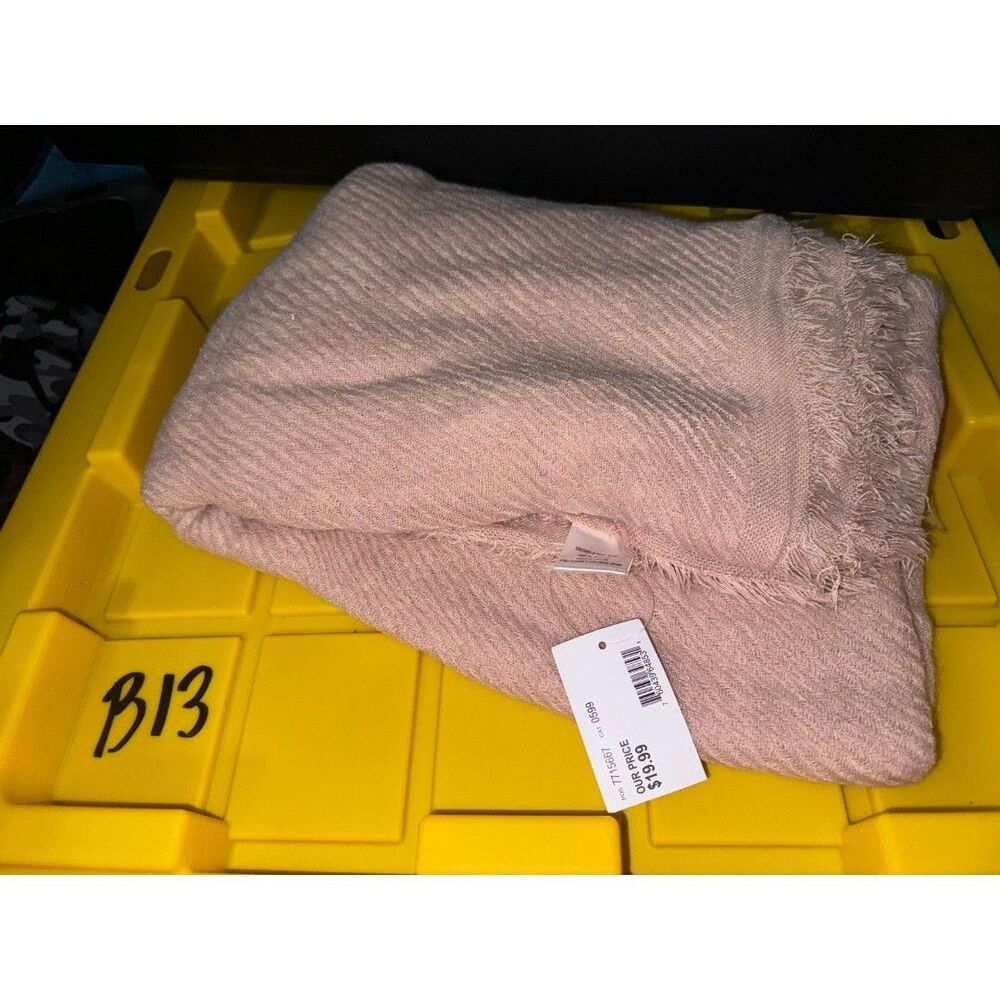 Light pink Shaw/scarf B22